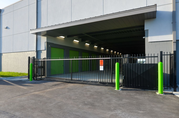 Facility photo: //images.sparefoot.com/medium/2411526870346f61a00.png