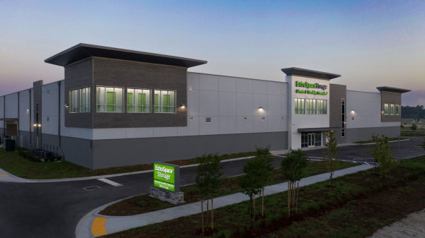 Facility photo: //images.sparefoot.com/medium/2411526870347ac3c51.png