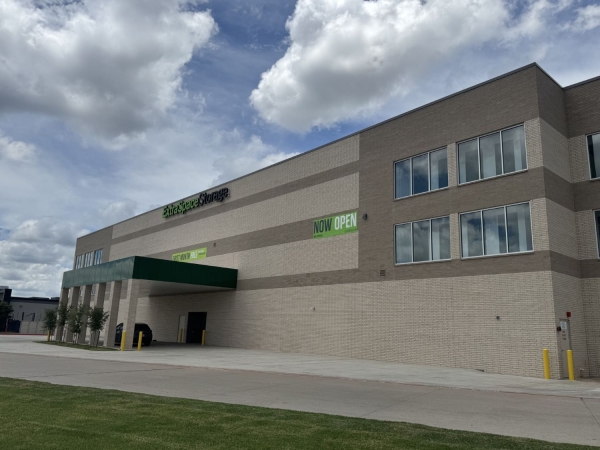 Facility photo: //images.sparefoot.com/medium/241153699431669c9b8.jpg