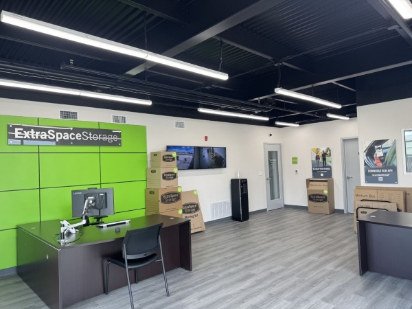 Facility photo: //images.sparefoot.com/medium/241153699431688f3f8.jpg