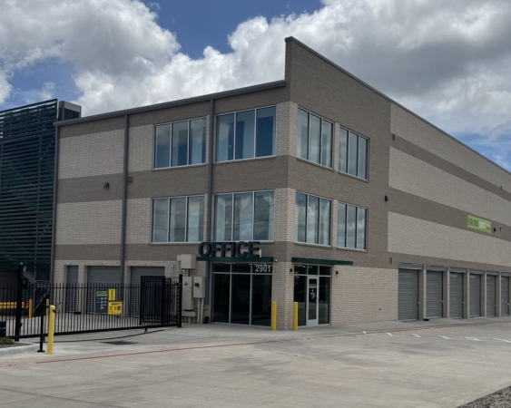 Facility photo: //images.sparefoot.com/medium/2411536994316b91c1b.jpg