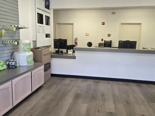 Facility photo: //images.sparefoot.com/medium/24115469038d1f8e014.jpg