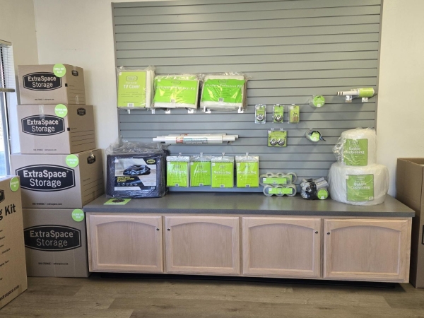 Facility photo: //images.sparefoot.com/medium/241154699431a3e046c.jpg