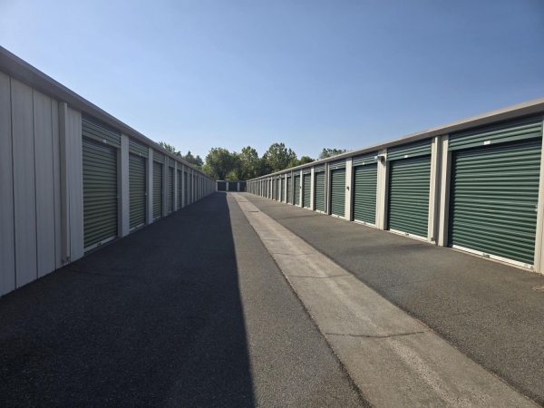 Facility photo: //images.sparefoot.com/medium/241154699431a6e3d4d.jpg