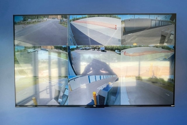 Facility photo: //images.sparefoot.com/medium/24115669e8ca879c66e.jpg