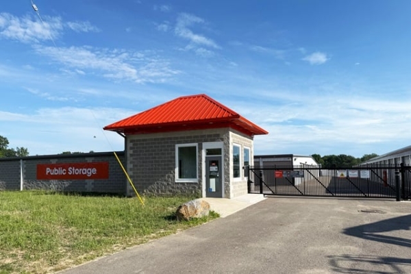 Facility photo: //images.sparefoot.com/medium/2411706a0c66d7c0ac8.jpg