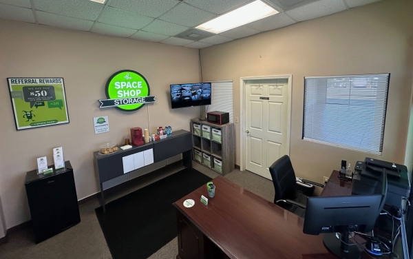 Facility photo: //images.sparefoot.com/medium/241173697ba138a2b31.jpg