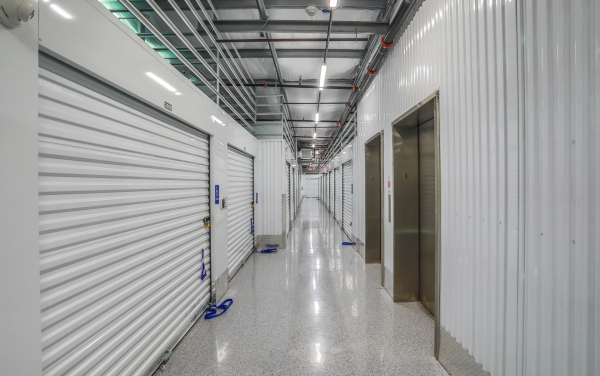 Facility photo: //images.sparefoot.com/medium/241174698234256ce42.jpg