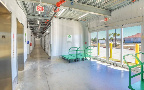 Facility photo: //images.sparefoot.com/medium/24117469823426b10d9.jpg