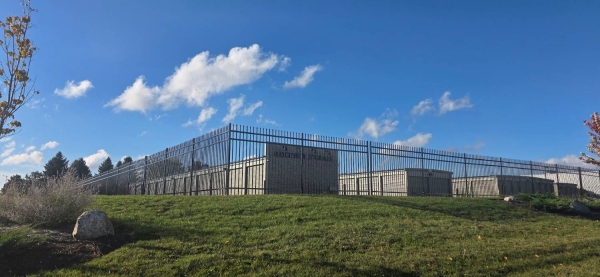 Facility photo: //images.sparefoot.com/medium/2411776938c0a6e2915.jpg