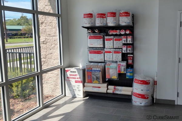 Facility photo: //images.sparefoot.com/medium/2412046883340d8bb2b.jpg