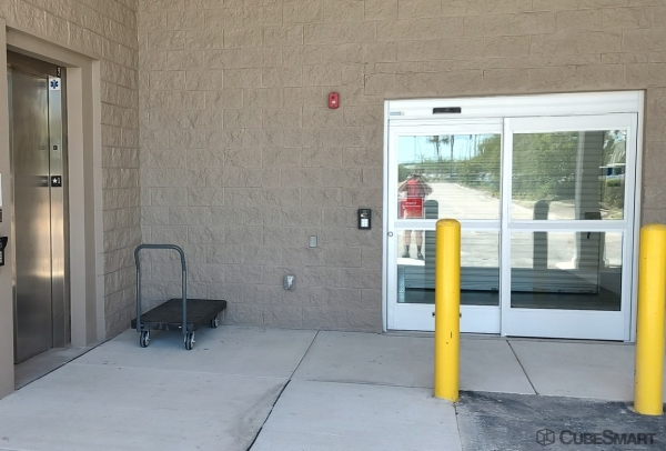 Facility photo: //images.sparefoot.com/medium/2412046883340ec4a53.jpg