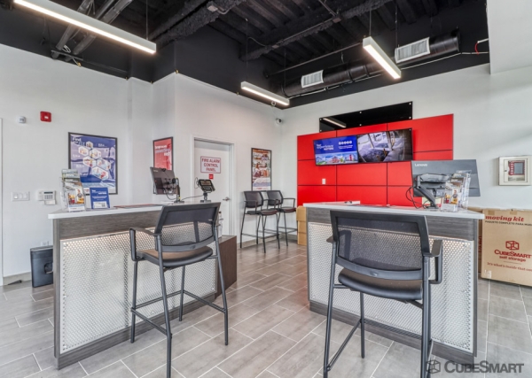 Facility photo: //images.sparefoot.com/medium/241204693d2431efa84.jpg