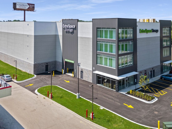 Facility photo: //images.sparefoot.com/medium/24120569038e8b3e213.jpg