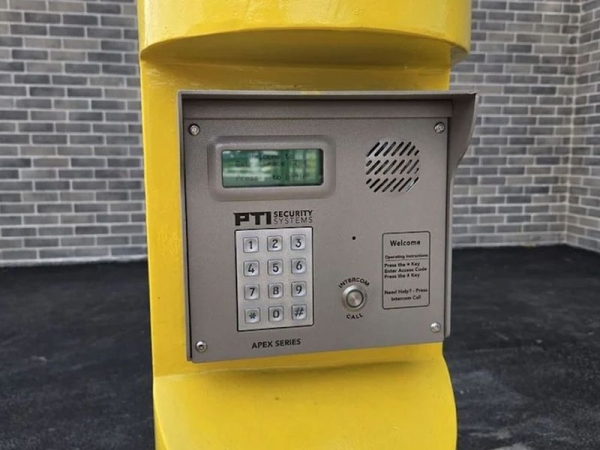 Facility photo: //images.sparefoot.com/medium/24120569038eb09d993.jpg