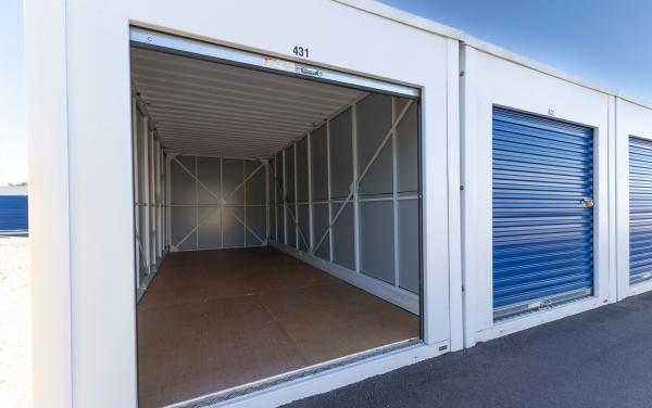 Facility photo: //images.sparefoot.com/medium/241211690b6c9f2885a.jpg