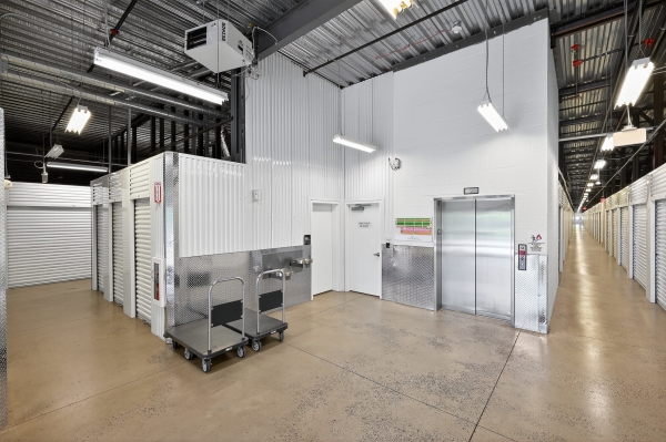 Facility photo: //images.sparefoot.com/medium/241220691dfa0638e83.jpg