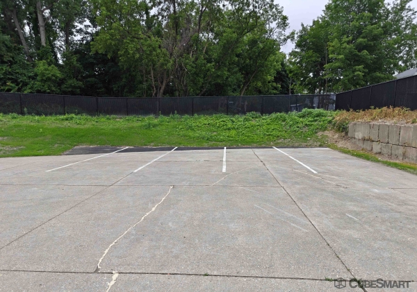 Facility photo: //images.sparefoot.com/medium/2412286989a434da8f9.jpg