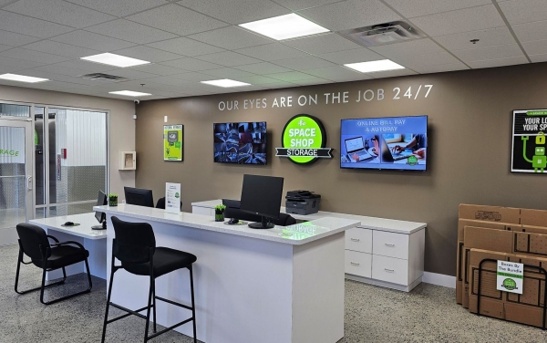 Facility photo: //images.sparefoot.com/medium/24123068a497fc2d594.jpg