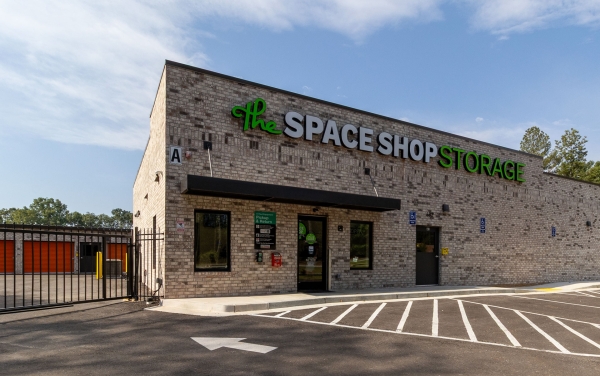 Facility photo: //images.sparefoot.com/medium/24123168dad7e03ded1.jpg
