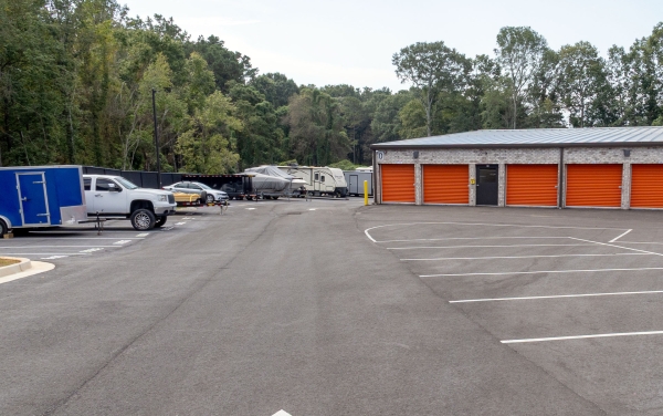 Facility photo: //images.sparefoot.com/medium/24123168dad7e61ab75.jpg