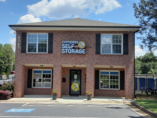 Facility photo: //images.sparefoot.com/medium/241233685a90eac43aa.jpg