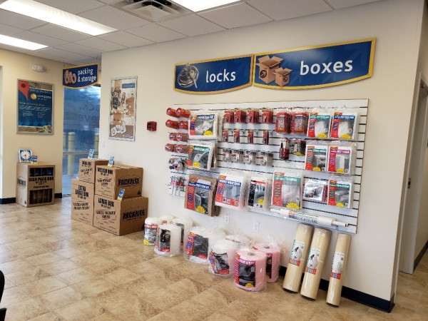 Facility photo: //images.sparefoot.com/medium/241234685a93c12886c.jpg