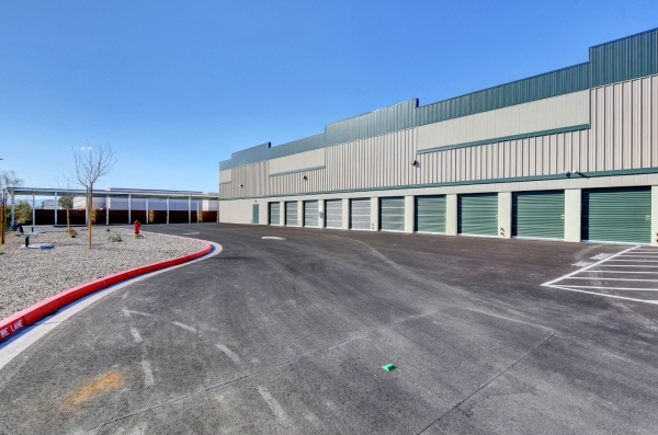 Facility photo: //images.sparefoot.com/medium/24126268a4946bbf412.jpg
