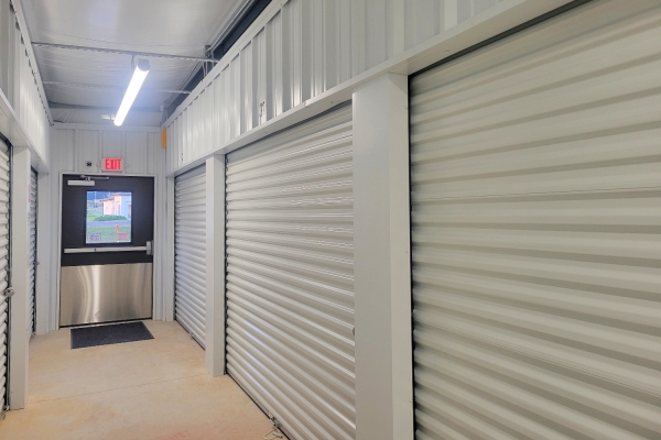 Facility photo: //images.sparefoot.com/medium/24128468ca05b04ee00.jpg