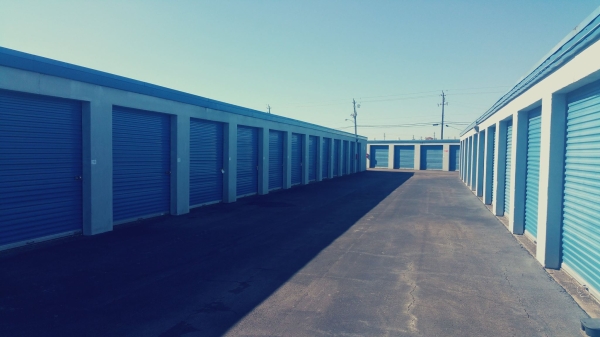 Facility photo: //images.sparefoot.com/medium/24130968a386a88d5a4.jpg