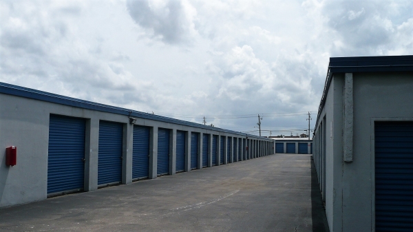 Facility photo: //images.sparefoot.com/medium/24130968a386be0d393.jpg