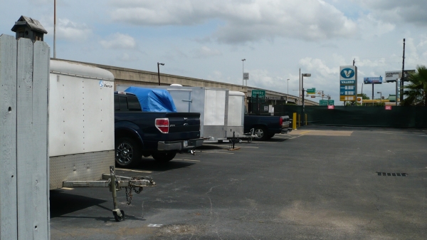 Facility photo: //images.sparefoot.com/medium/24130968a386ca836b5.jpg