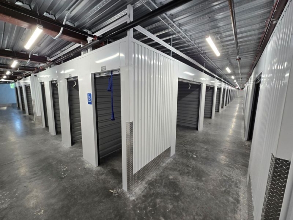 Facility photo: //images.sparefoot.com/medium/24131369039140387aa.jpg