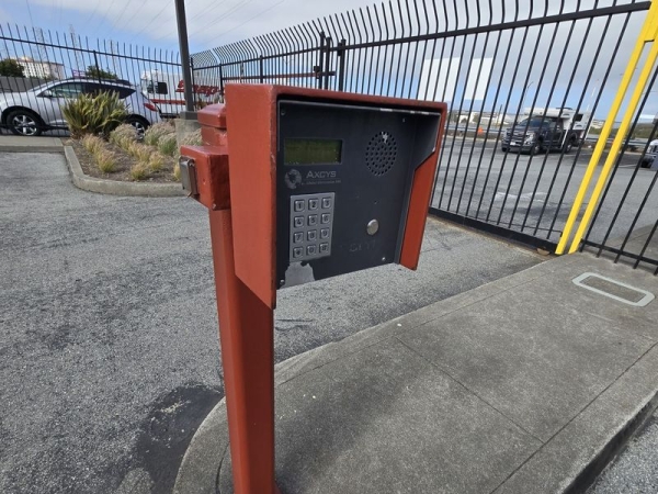 Facility photo: //images.sparefoot.com/medium/2413166903910962503.jpg