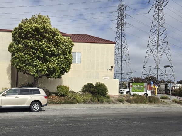 Facility photo: //images.sparefoot.com/medium/24131669943194a1bf4.jpg