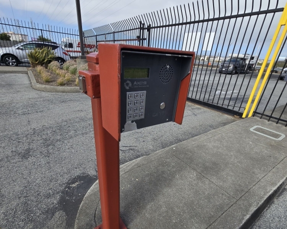 Facility photo: //images.sparefoot.com/medium/241316699431959bea3.jpg