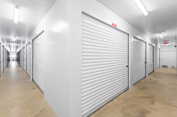 Facility photo: //images.sparefoot.com/medium/2413186879237e1f157.jpg
