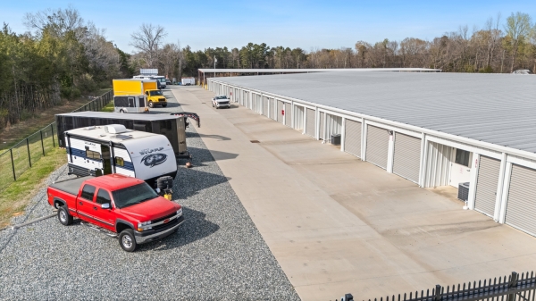 Facility photo: //images.sparefoot.com/medium/24131869c59fe547cb9.jpg