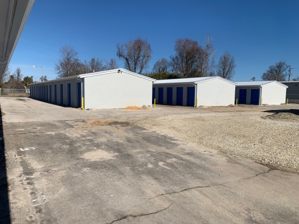 Facility photo: //images.sparefoot.com/medium/241322686310fbe0480.jpg