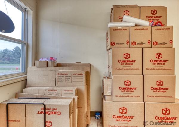 Facility photo: //images.sparefoot.com/medium/241325695f6dc875e7f.jpg