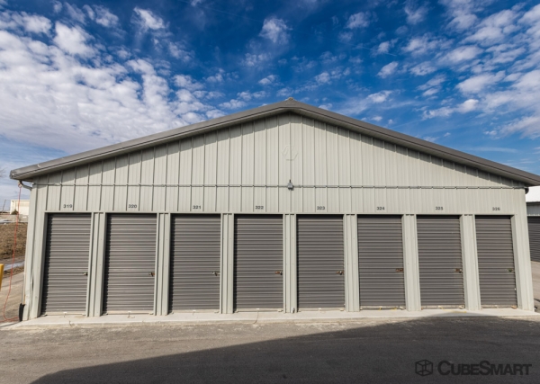 Facility photo: //images.sparefoot.com/medium/2413256a194b0cd5a74.jpg