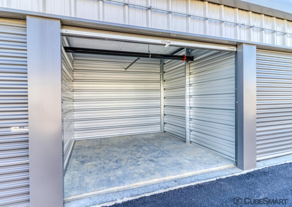 Facility photo: //images.sparefoot.com/medium/24132669201ba7a4afc.jpg