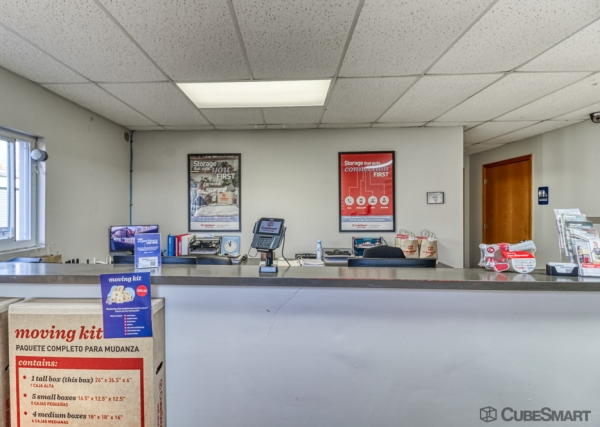 Facility photo: //images.sparefoot.com/medium/241326693a88ca2ef77.jpg