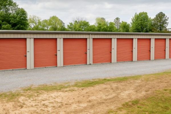 Facility photo: //images.sparefoot.com/medium/24132868a34aa1ef85d.jpg