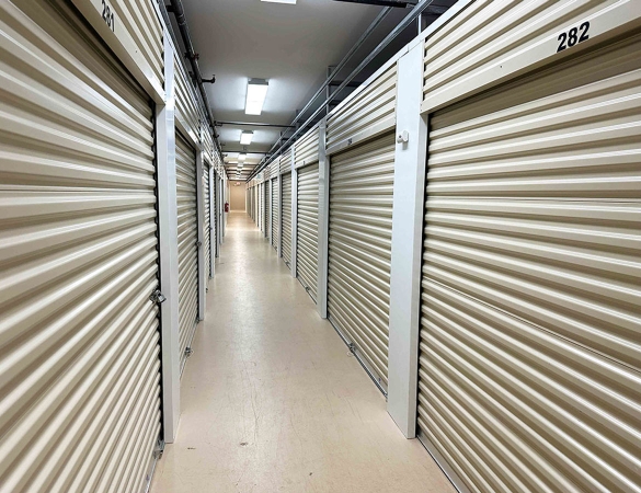 Facility photo: //images.sparefoot.com/medium/24133568d6da317b814.jpg