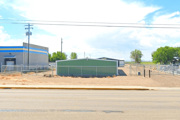 Facility photo: //images.sparefoot.com/medium/24133768890ffbe1f81.jpg