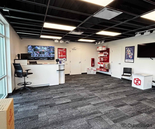 Facility photo: //images.sparefoot.com/medium/241339686f6d2c8e43a.jpg