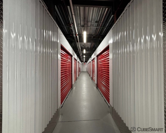Facility photo: //images.sparefoot.com/medium/241339686f6d2e1a835.jpg