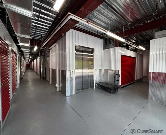 Facility photo: //images.sparefoot.com/medium/241339686f6d2f95270.jpg
