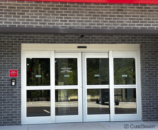 Facility photo: //images.sparefoot.com/medium/241339686f6d3127877.jpg